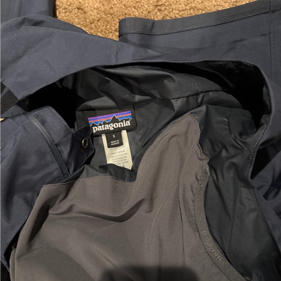 Patagonia Women's Dark Blue snow pants - Picture 3 of 5